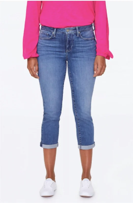 Simple Design Chloe Skinny Capri Jean In Alton Wash