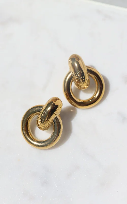 Cozy Chic Gabby Stud Earrings - Gold Circle Texture
