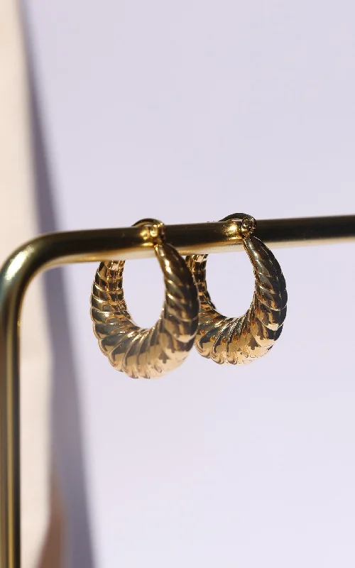Cozy Vibes Allyra Hoop Earrings - Gold Twist U