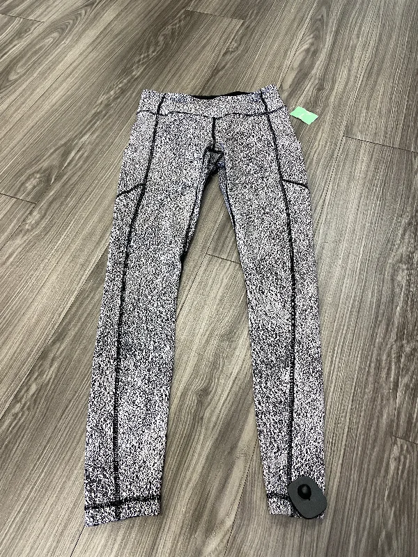 Comfort Fit Black & White Athletic Leggings Lululemon, Size 6