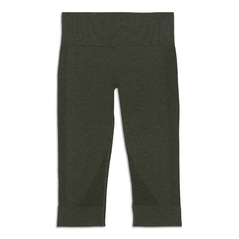 Chic Comfort Flow And Go Crop - Resale