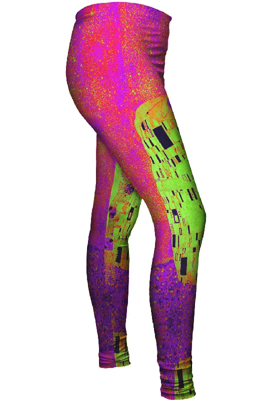 Stylish Comfort Pop Art Klimt - "The Kiss Hotpink" (1907)