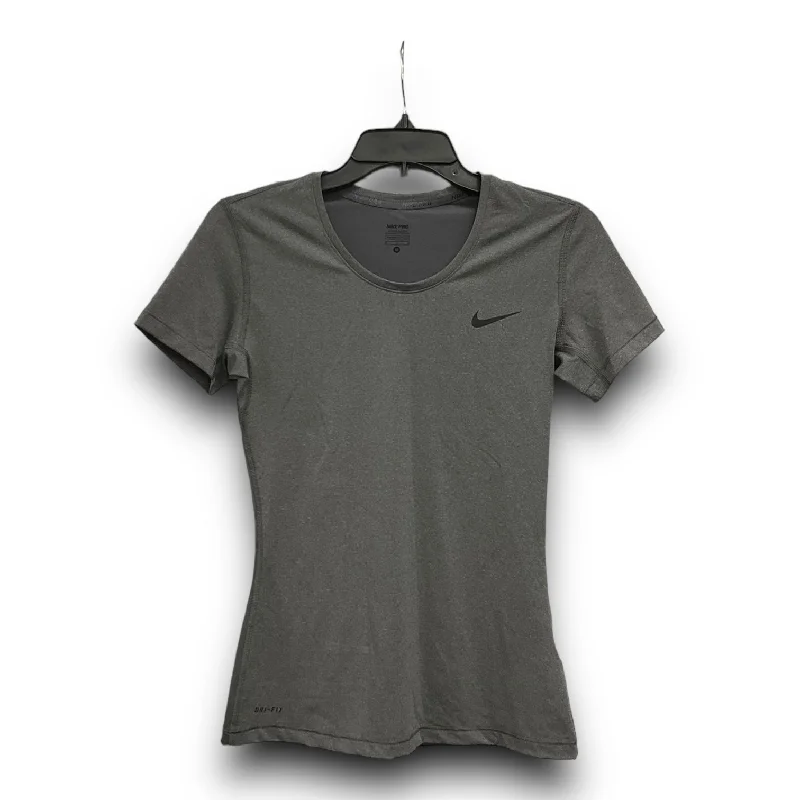 Elegant Casuals Grey Athletic Top Short Sleeve Nike Apparel, Size L
