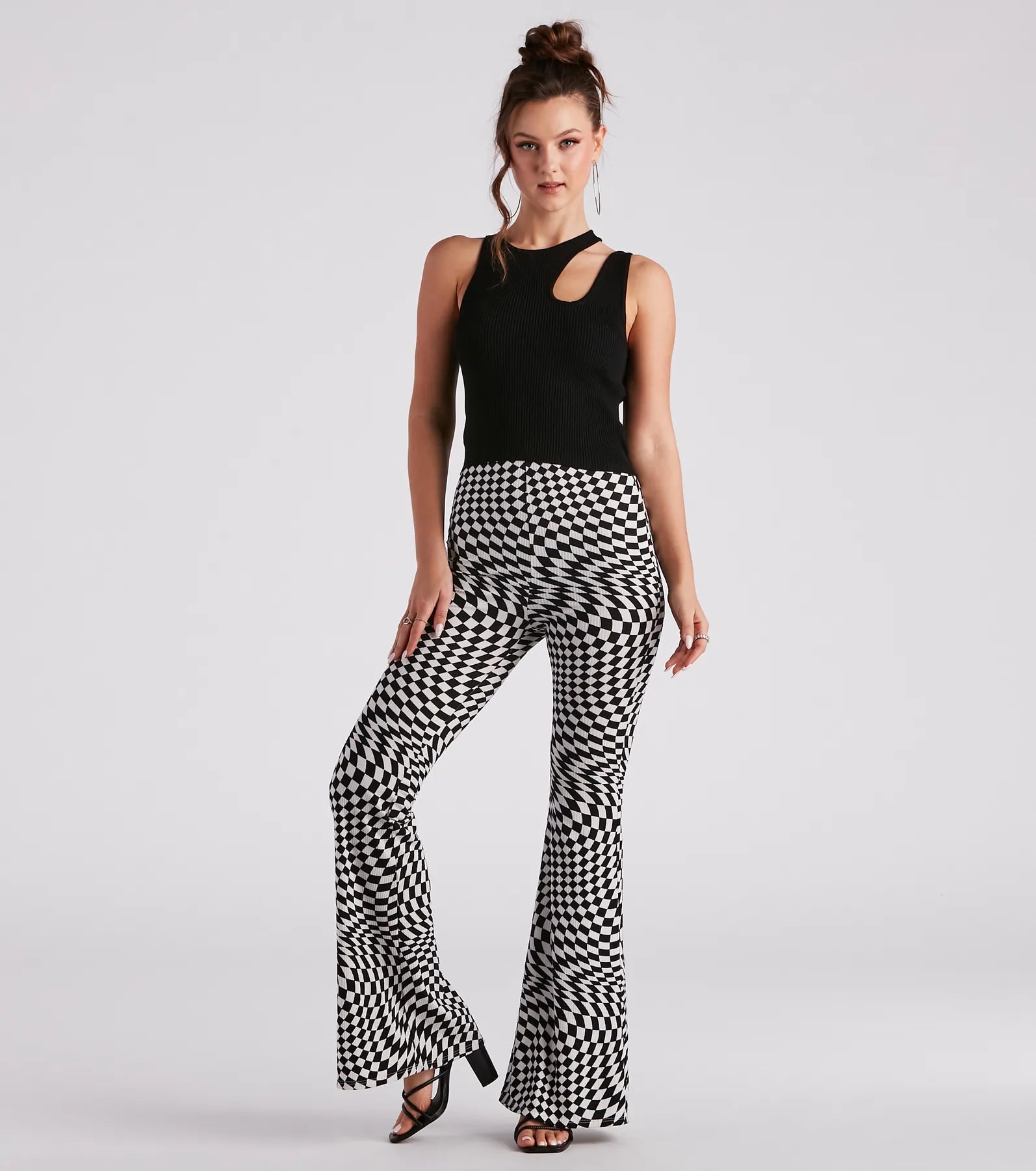 BLACK/WHITE