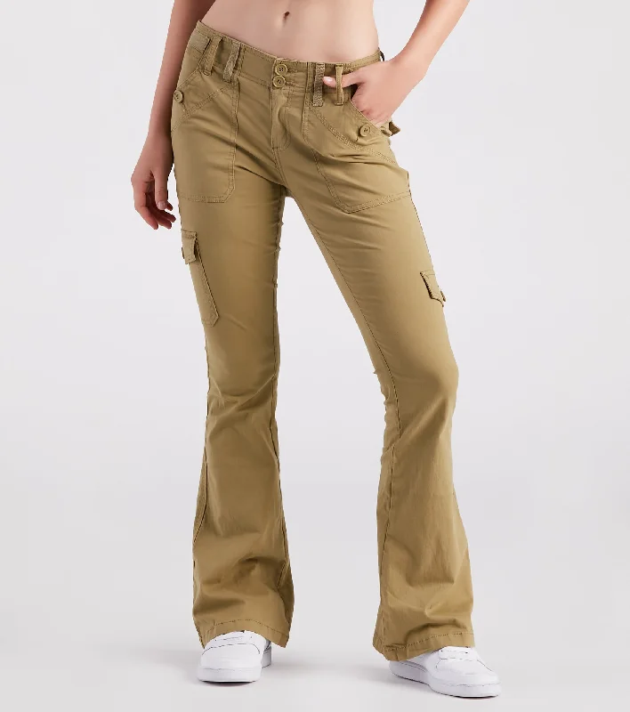 Soft Style On The Low-Rise Cargo Flare Pants