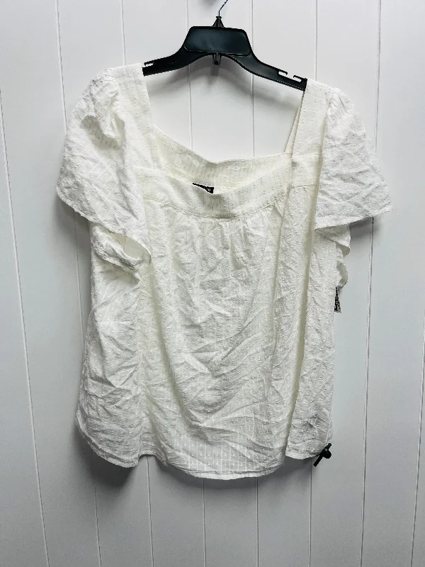 Relaxed Jackets White Top Short Sleeve Torrid, Size 3x