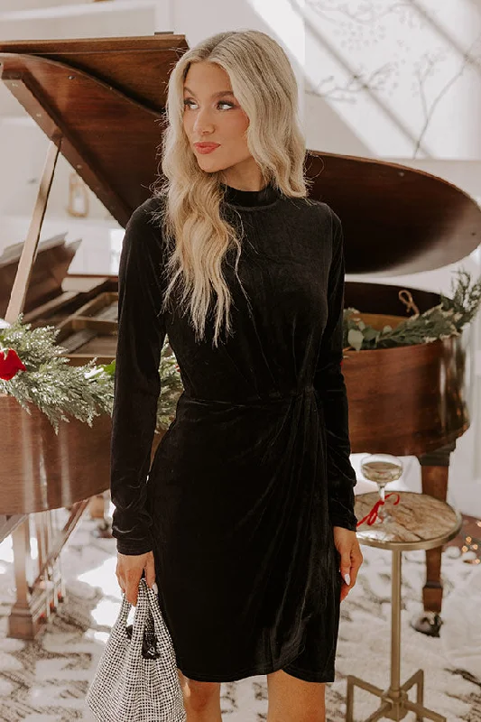 Comfortable Mind Eiffel Tower Kisses Velvet Mini Dress in Black